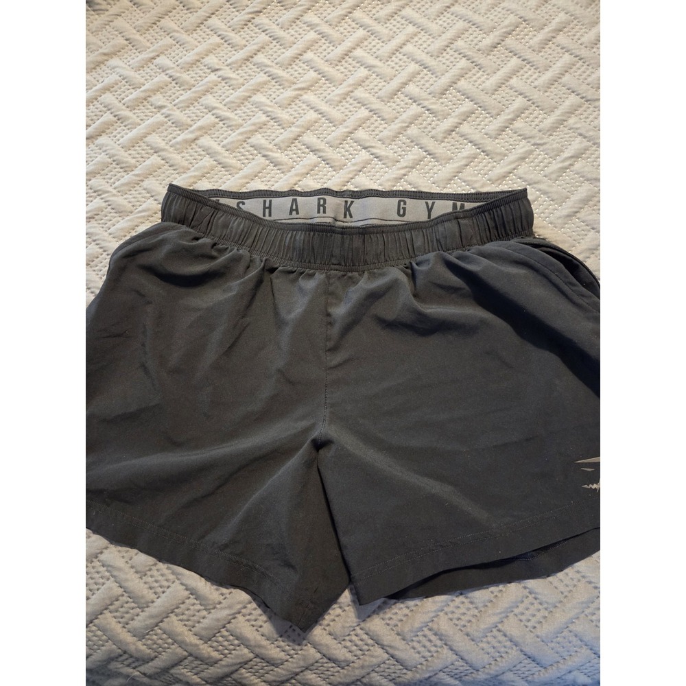 Men's Gymshark 5" Black Arrival Shorts Size XXL Elastic Waist Zipper pockets.